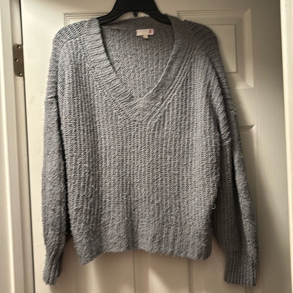 SO grey soft v neck sweater size large